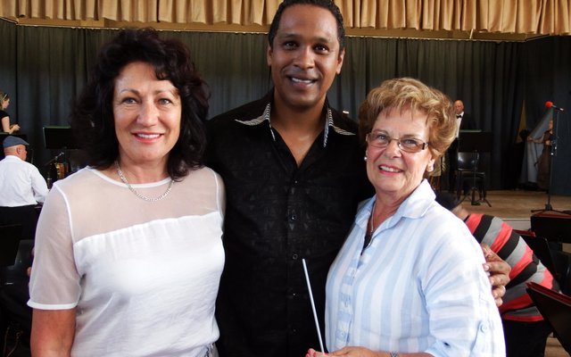 Vlnr is Rdl Riana de Coning, Brandon Phillips (dirigent) en Raadsdame Nicolette Botha-Guthrie